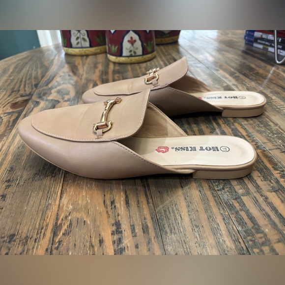 Hot Kiss Women’s Horsebit. Mules Size 11. - Picture 7 of 11